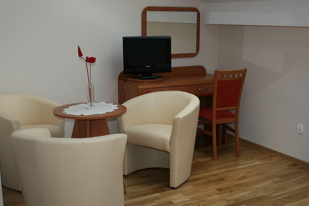 Apartamenty Kajzer Krasków Exterior foto