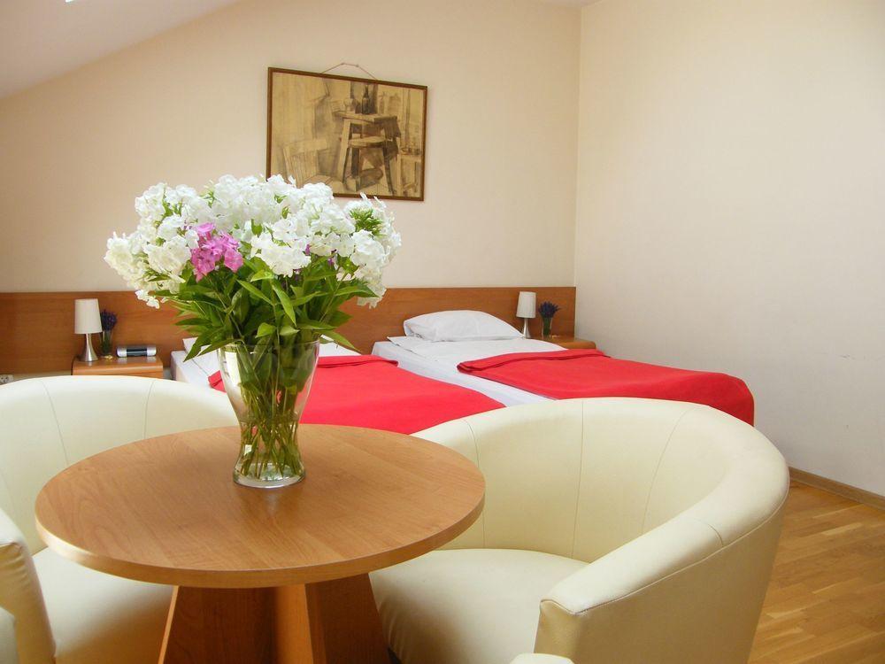 Apartamenty Kajzer Krasków Exterior foto