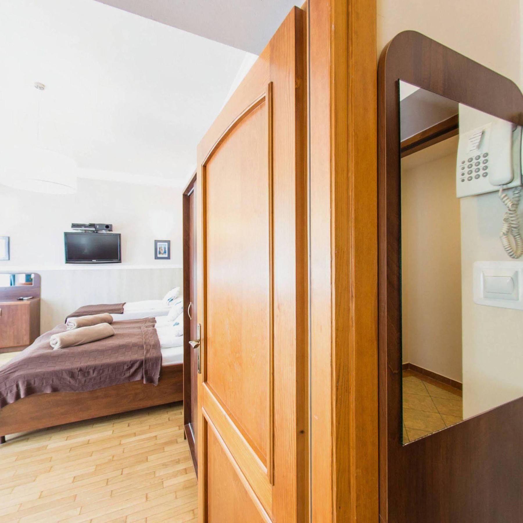 Apartamenty Kajzer Krasków Exterior foto