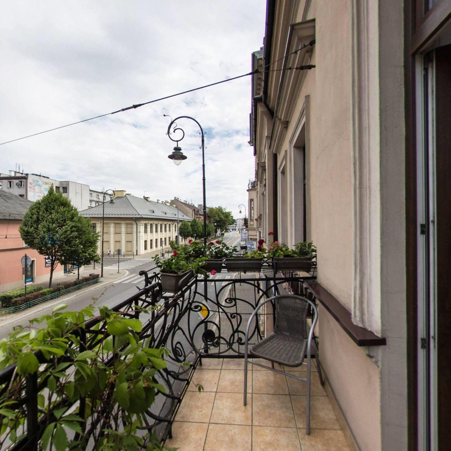 Apartamenty Kajzer Krasków Exterior foto
